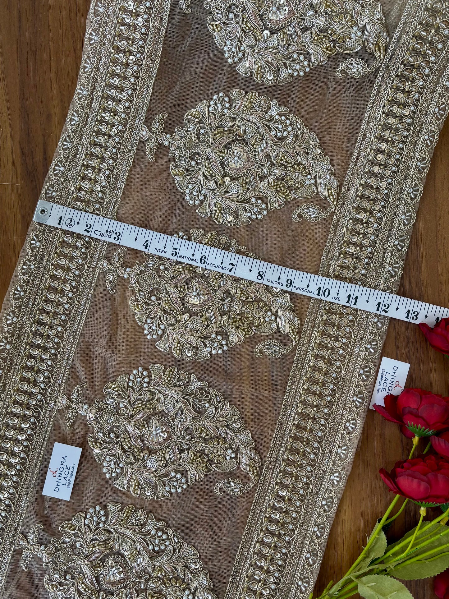Beautiful Net Based Sequence And Cutpipe Work 13 Inches Broad Border Gold 300126