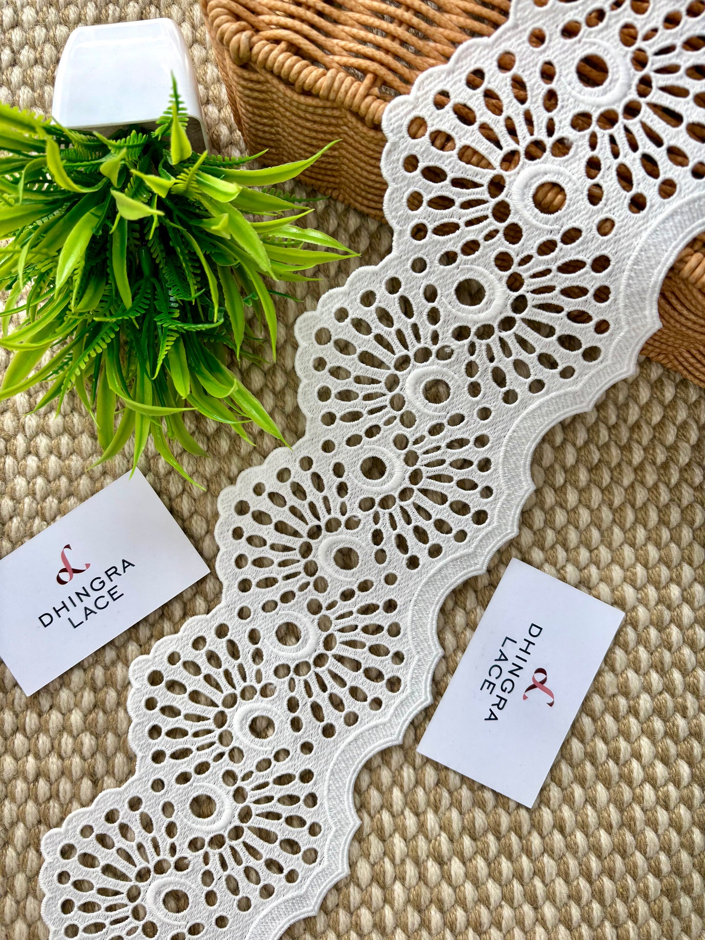 Beautiful White Guipure 4 Inches Broad Lace 300425