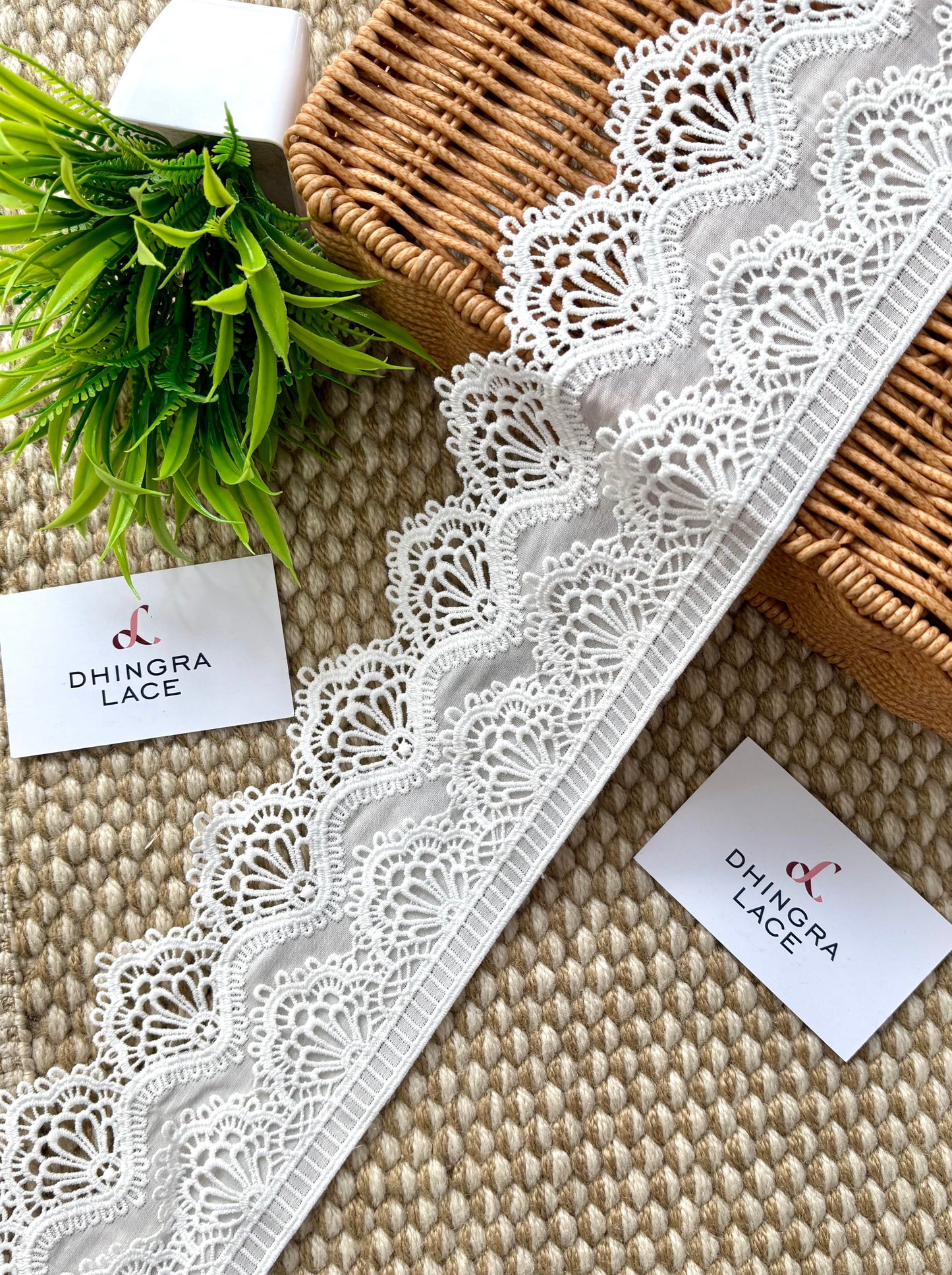 Beautiful White Guipure 4 Inches Broad Lace 300425