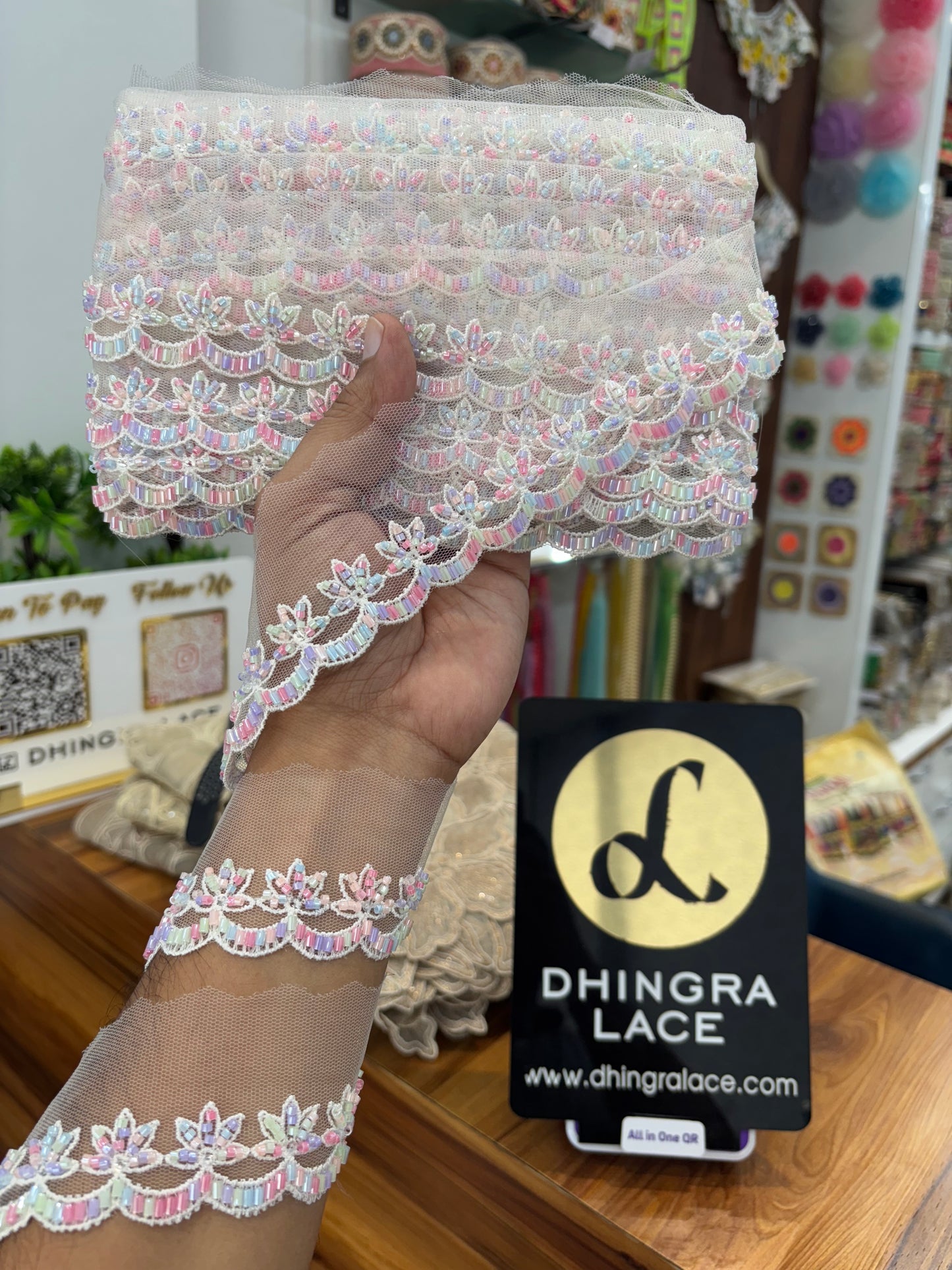 Beautiful Net Based Scallop Lace White Multi 100925 di