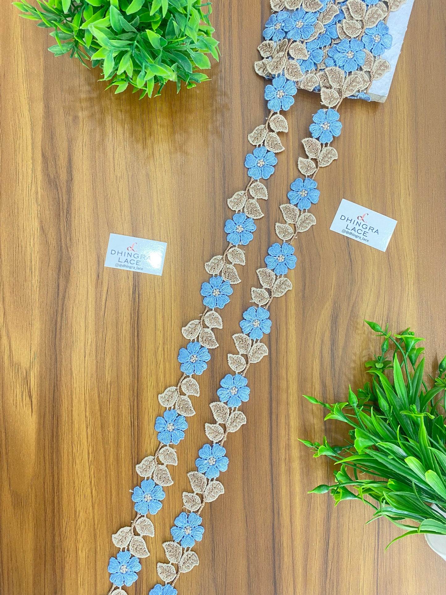 Beautiful Guipure Flower Lace (1 Meter) 080626