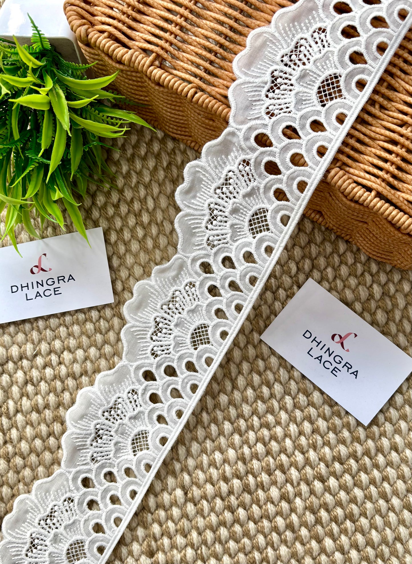 Beautiful White Guipure 3 Inches Broad Lace 300425