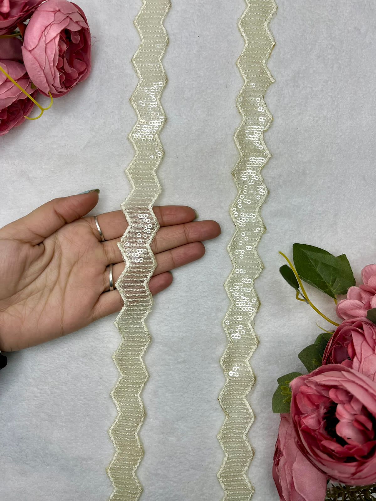 Beautiful Sequence Scallop Lace Off White 240824