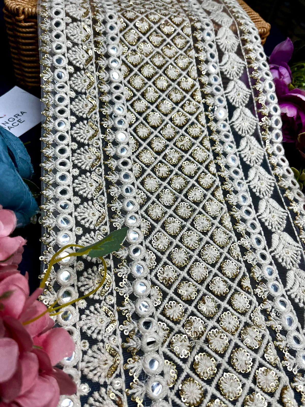 Beautiful 8 Inches Broad Lakhnavi Border Off White 130824