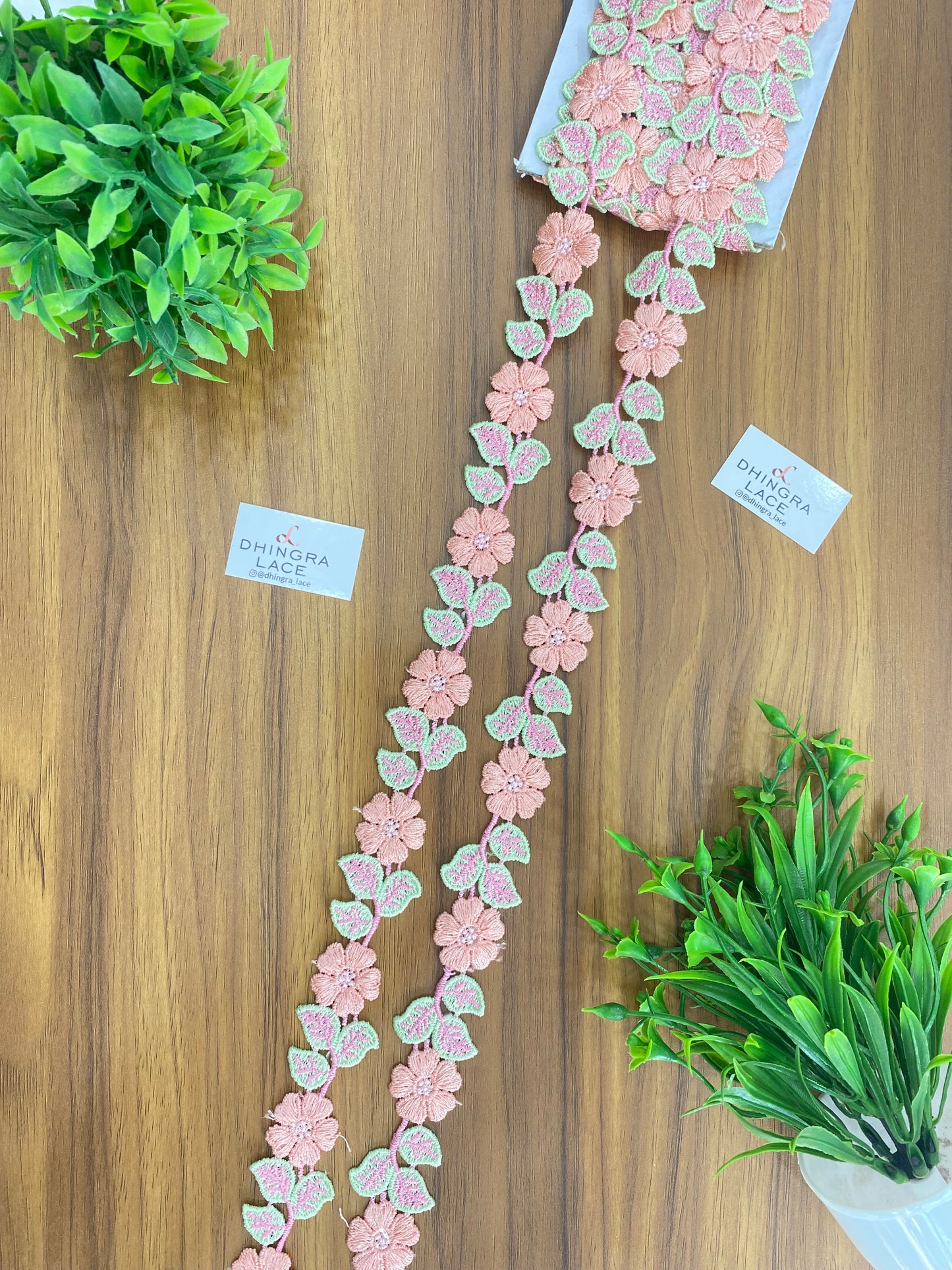 Beautiful Guipure Flower Lace (1 Meter) 080626