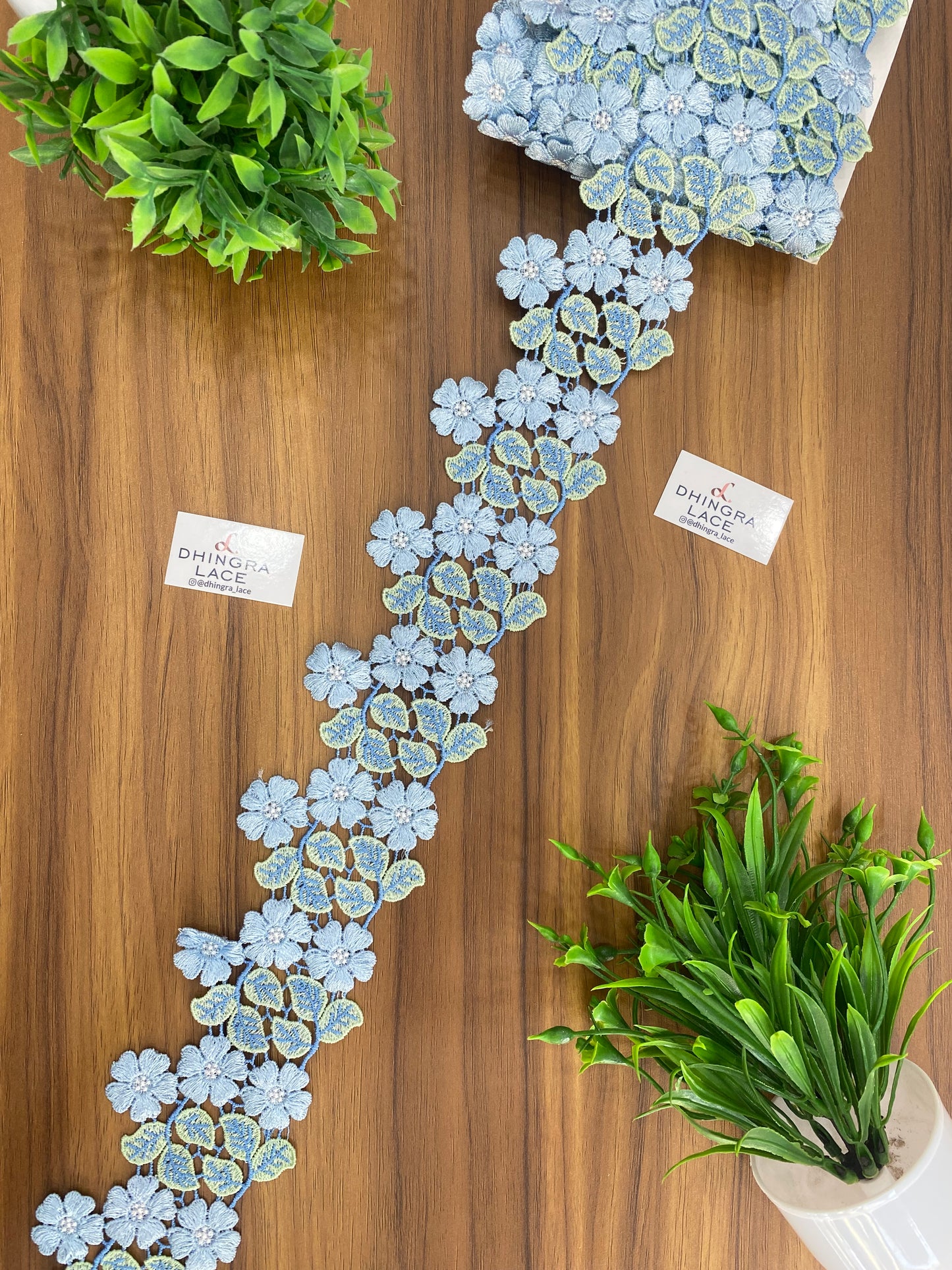 Beautiful Guipure Flower Lace (1 Meter) 080626