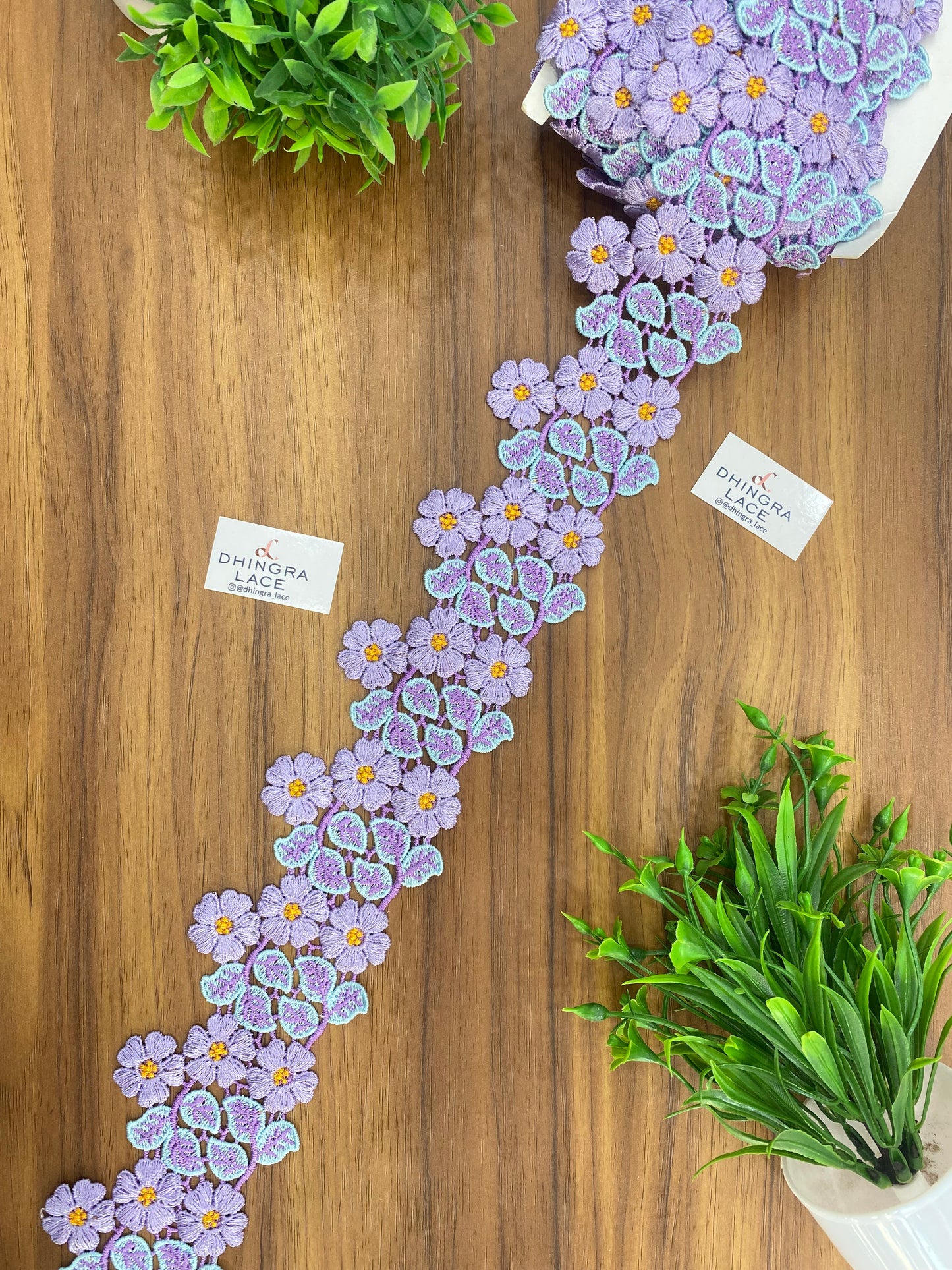 Beautiful Guipure Flower Lace (1 Meter) 080626