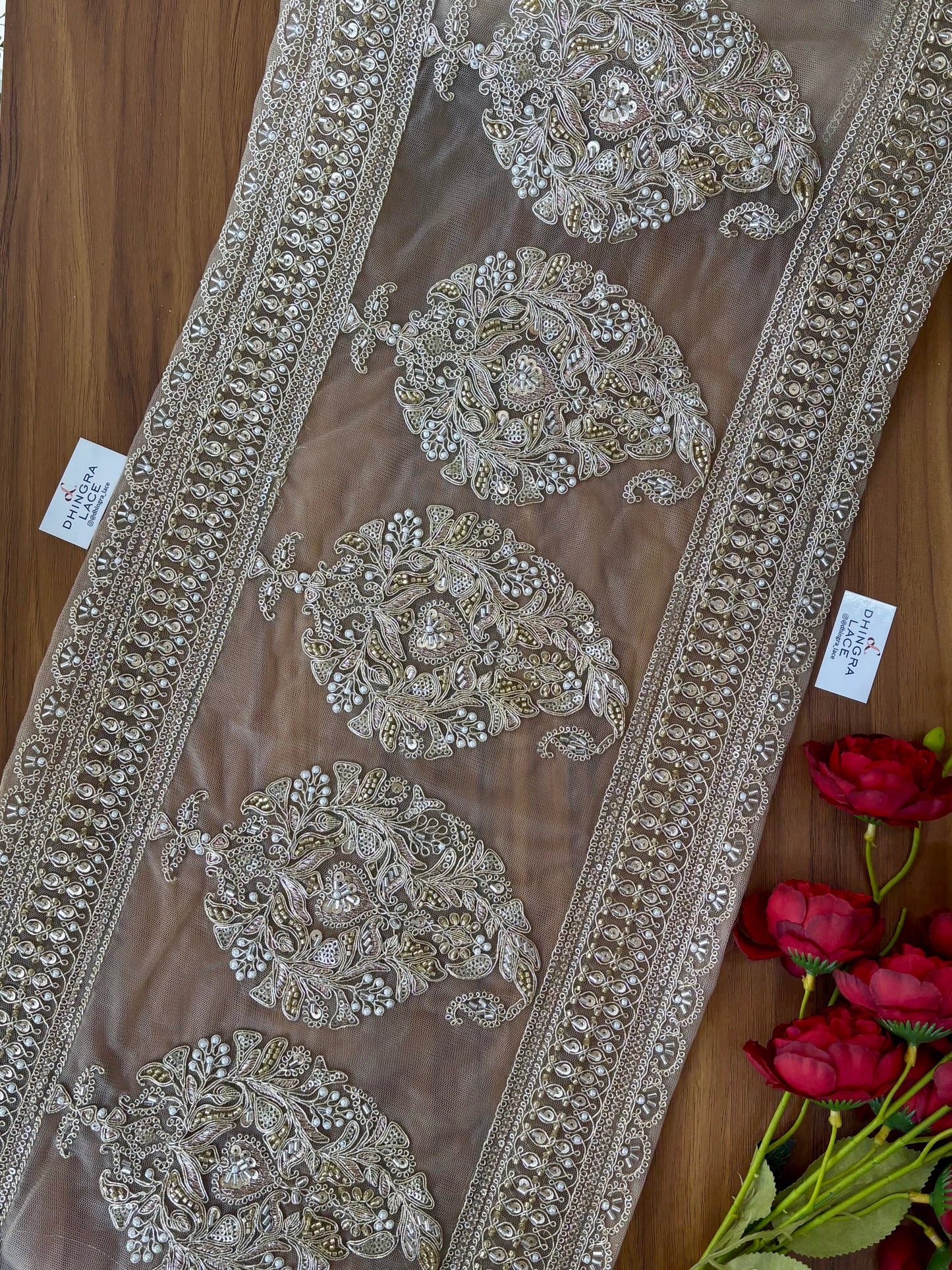 Beautiful Net Based Sequence And Cutpipe Work 13 Inches Broad Border Gold 300126