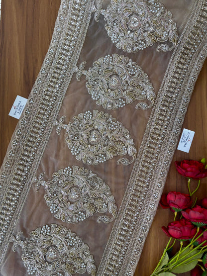 Beautiful Net Based Sequence And Cutpipe Work 13 Inches Broad Border Gold 300126