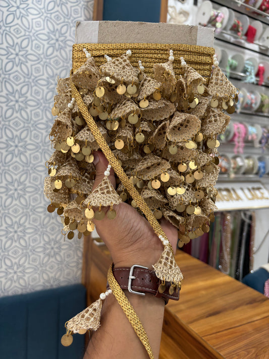 Beautiful Hanging Lace Gold (1 Meter) 280726