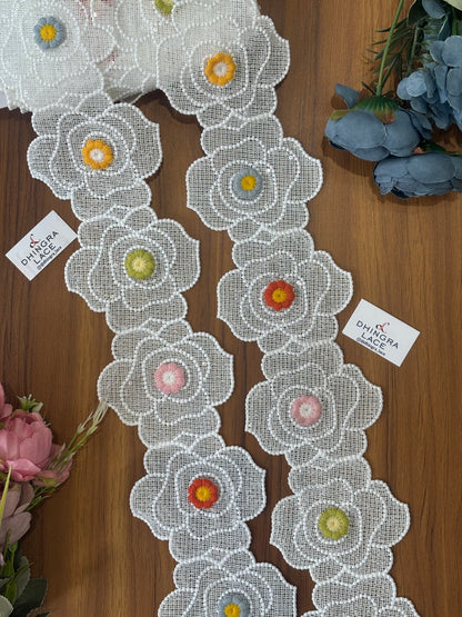 Beautiful Guipure Flower Lace White Medium (14 Flowers In 1 Meter) 310326