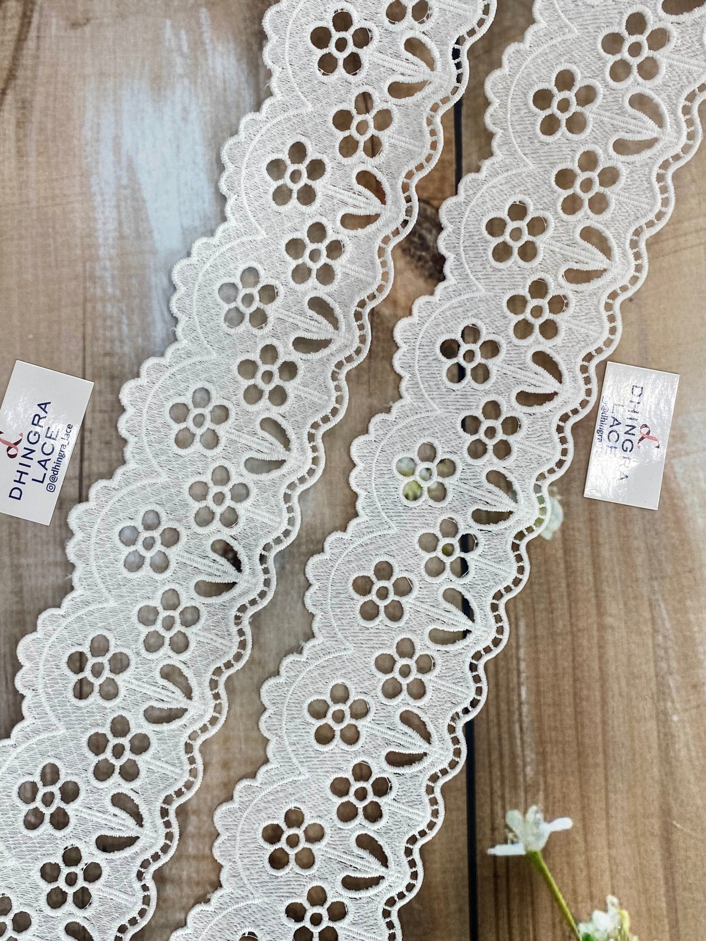 Beautiful Guipure Lace White 020326