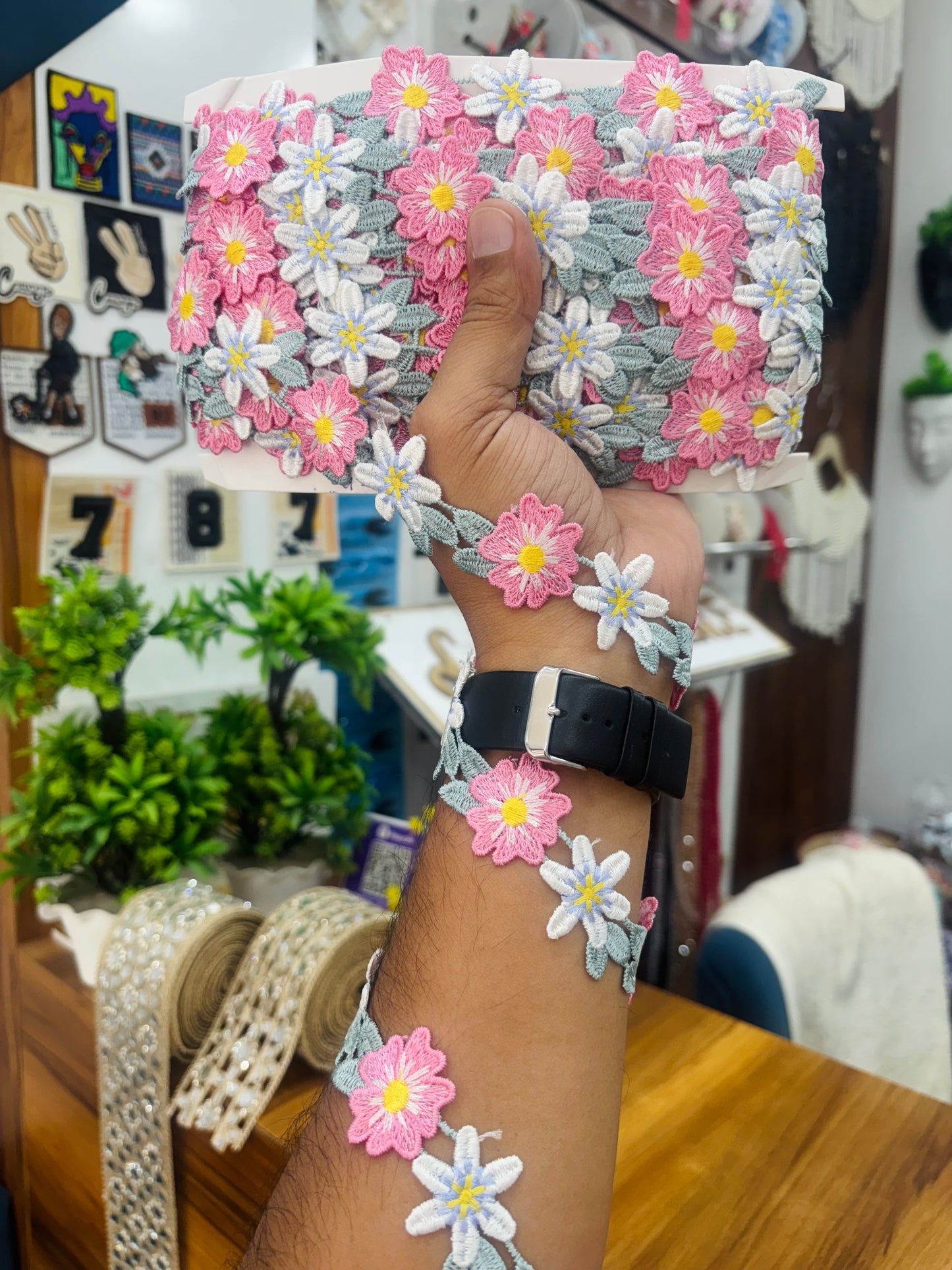 Beautiful Guipure Flower Lace (1 Meter) 240626