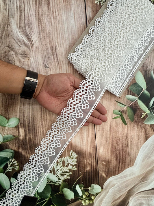Beautiful Organza Based Scallop Lace White (1 Meter) 190226/130726