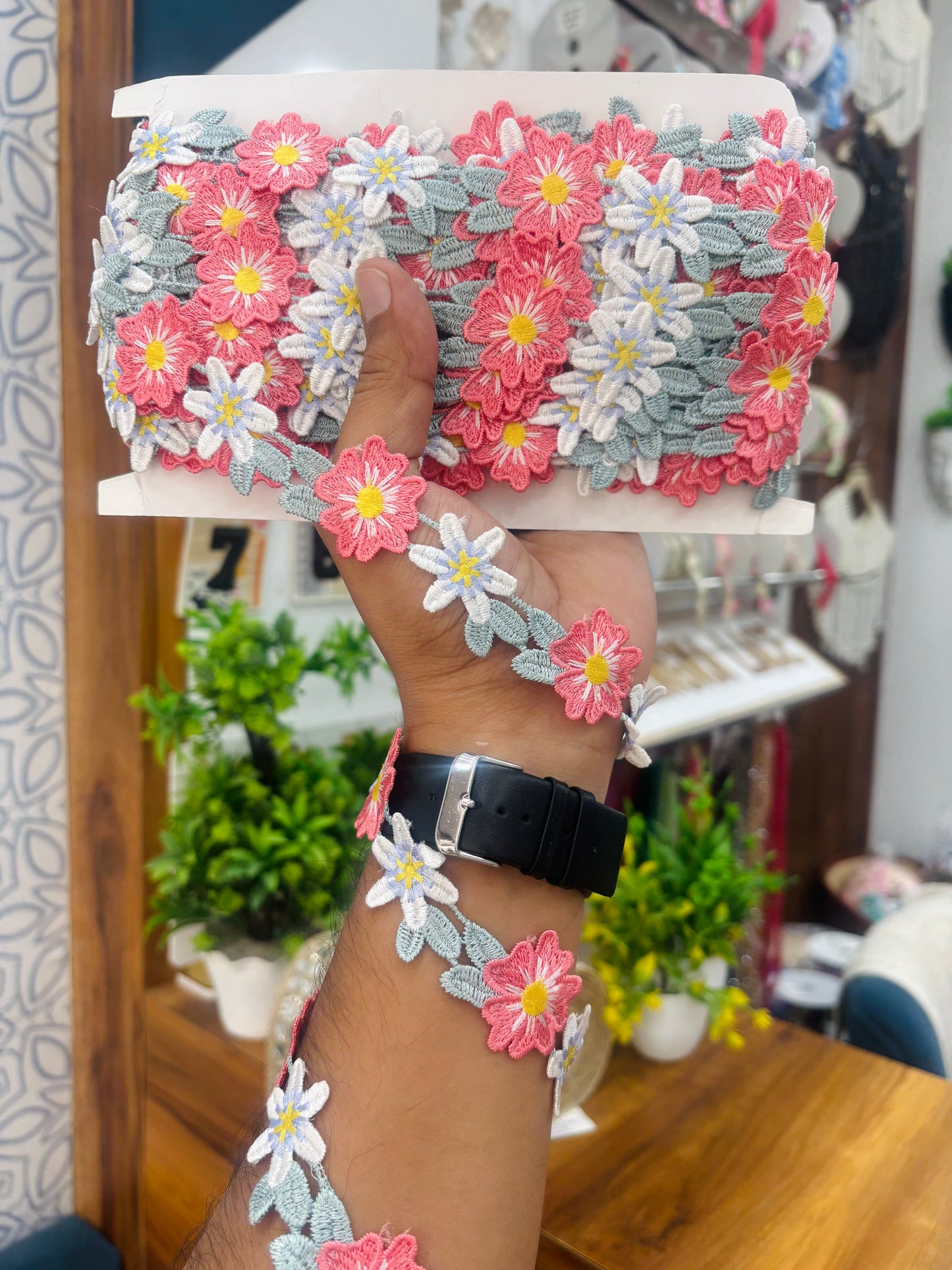 Beautiful Guipure Flower Lace (1 Meter) 240626