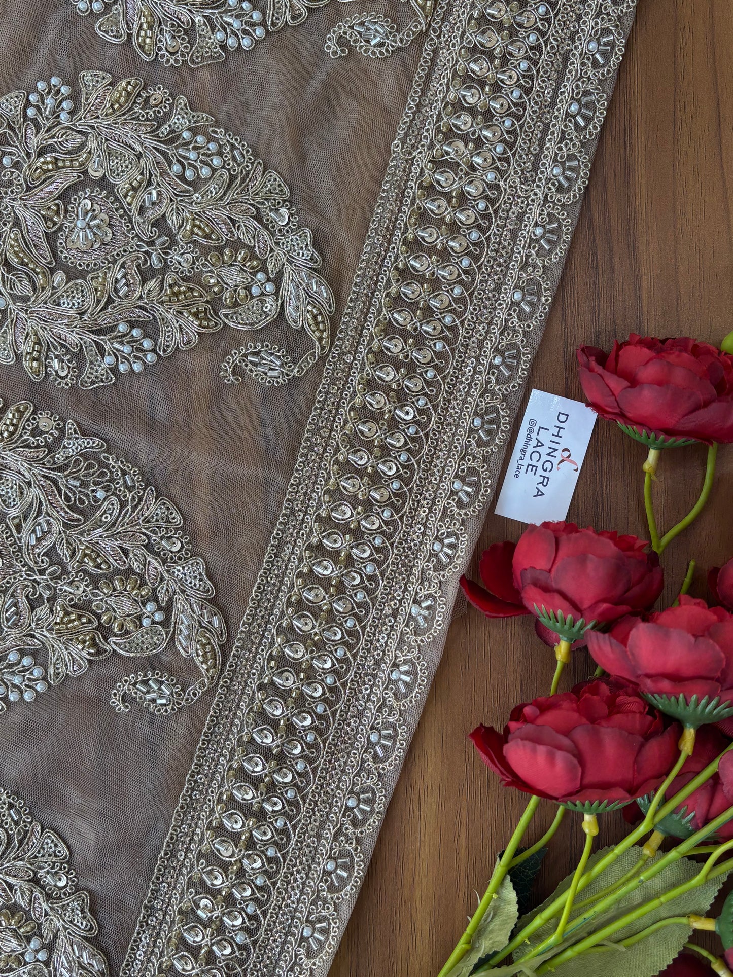 Beautiful Net Based Sequence And Cutpipe Work 13 Inches Broad Border Gold 300126